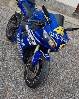 Moto R1 2005 con motore rotto
