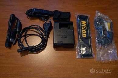 Nikon D7200 + 4 Obiettivi & accessori