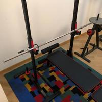 Attrezzi  per la palestra ,panca ,bilancere ,pesi