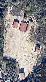 Terreno industriale con fabbricati e attività