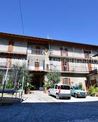 Appartamento di 200 m² con 4 locali e posto auto a