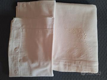 Lenzuolo vintage matrim.+ 2 federe ,con ricami V.d