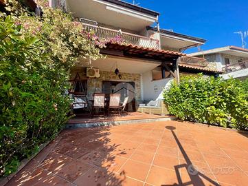 3 LOCALI A SANTA MARINA