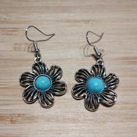 Orecchini di bigiotteria color argento e pietra az