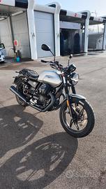 Moto Guzzi V7 Stone 850