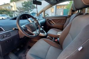 Automobili