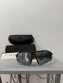 🕶️ Occhiali da sole Oakley PRIZM – Nero a specchio