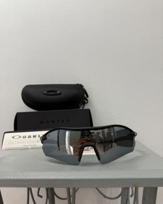 🕶️ Occhiali da sole Oakley PRIZM – Nero a specchio
