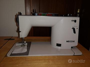 Macchina da cucire Necchi 564 completa con mobile