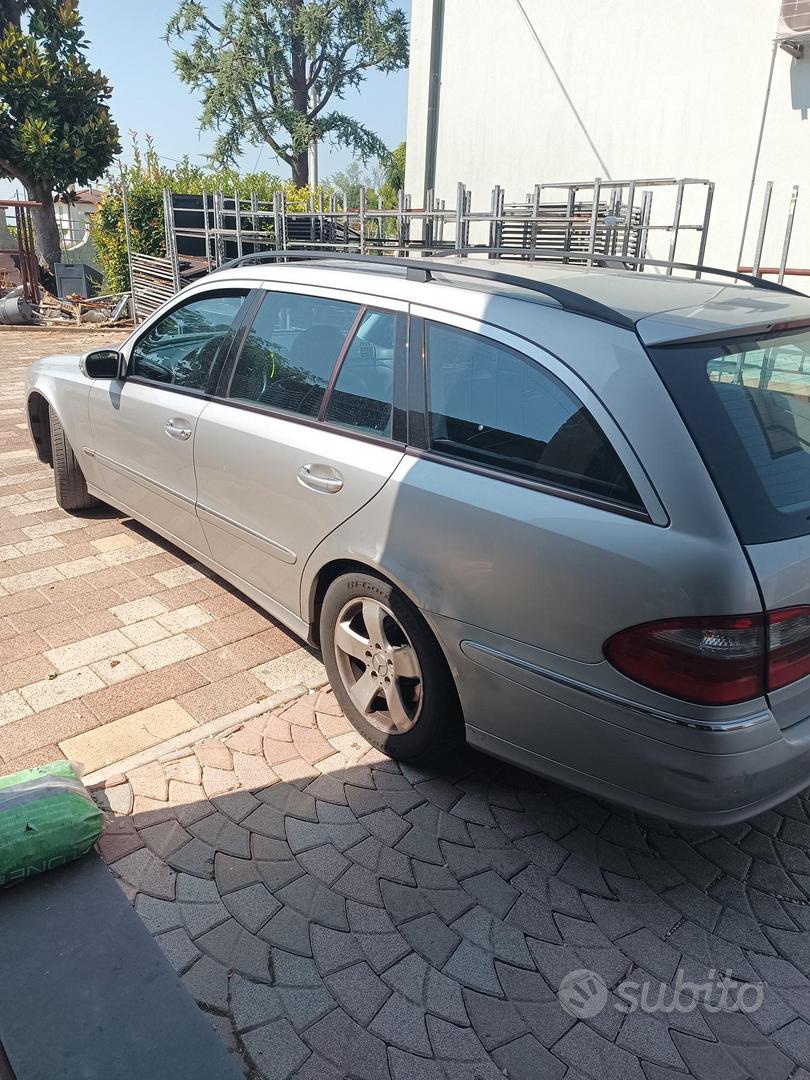 Mercedes-Benz E-Class 2004 photo 2