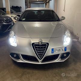 Alfa Romeo Giulietta del 2013 con 17.000km
