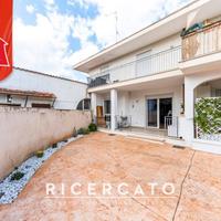 Moderno trilocale di recente costruzione con giard