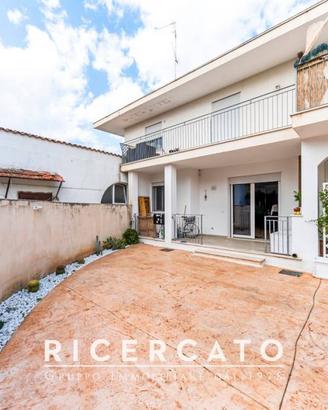 Moderno trilocale di recente costruzione con giard