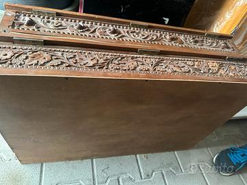 Due Vetrine intarsiate a mano