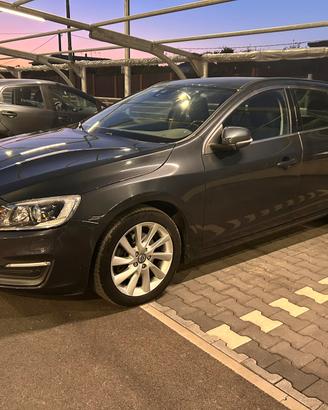 Volvo V60 D3 136 cv Momentum geartronic