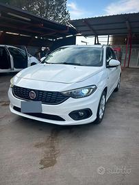 Autovettura Fiat Tipo