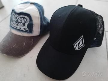N. 2 cappellini uno tipo baseball e un trucker