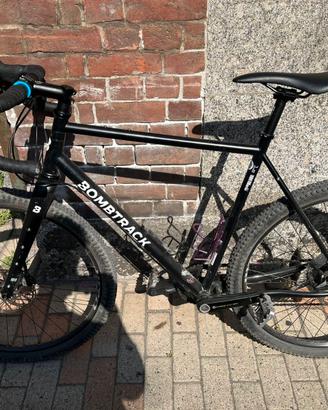 Bombtrack Hook 2025