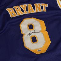 Maglia ufficiale Lakers autografata da Kobe Bryant