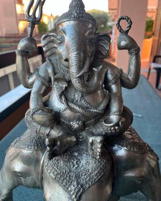 Scultura in bronzo , Ganesha su elefante tricefalo