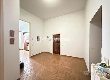 TRILOCALE CON BALCONE E BOX