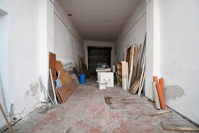 Casa Indipendente, garage e magazzino