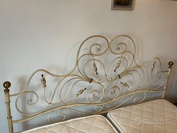 Letto matrimoniale con reti