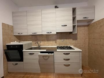 Cucina completa di elettrodomestici