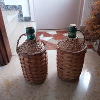 DUE fiaschi in vimini in vetro verde e UNO bianco