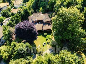 Villa di 400 m² con più di 5 locali e box auto dop