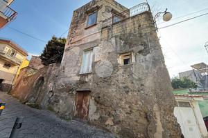 CASA SEMINDIPENDENTE A POLLENA TROCCHIA