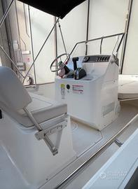 Barca inaffondabile Boston Whaler 5,5 mt Mercury