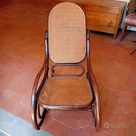 Sedia a dondolo THONET