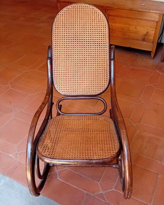 Sedia a dondolo THONET