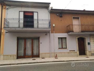 Casa con spazio commerciale