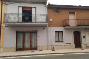 Casa con spazio commerciale