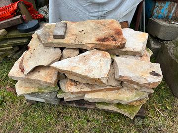 Pietre per fare vialetto in giardino