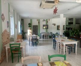 Ristorante immerso nel verde con vista lago