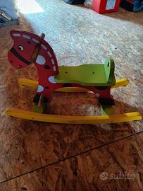 Cavallo a dondolo in legno 