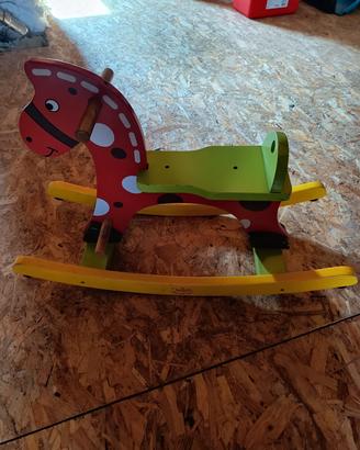 Cavallo a dondolo in legno 
