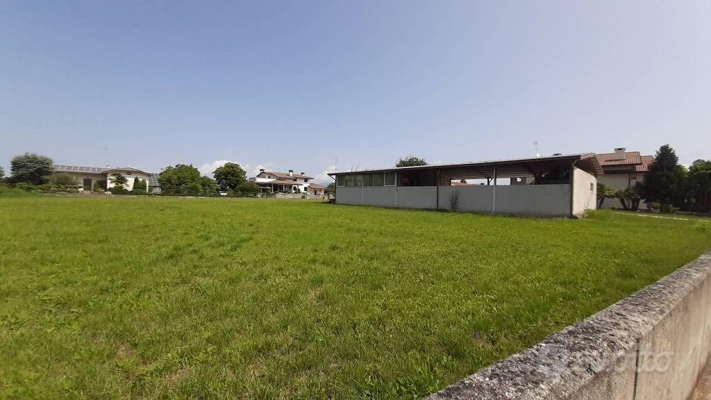 Terreno di 940 m² a Corno di Rosazzo - Altro