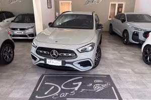 MERCEDES-BENZ GLA 200D PREMIUM AMG NIGH-LED