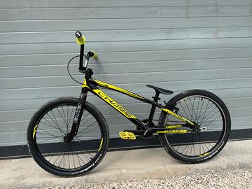 BMX Esperia nera e gialla – pronta all’uso