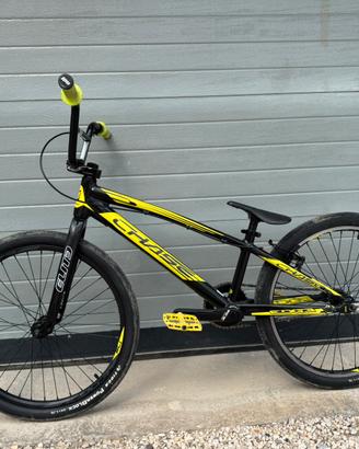 BMX Esperia nera e gialla – pronta all’uso