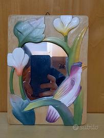 Specchio con cornice indonesiana