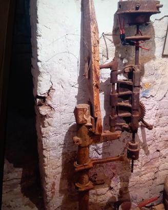 vecchio trapano a colonna