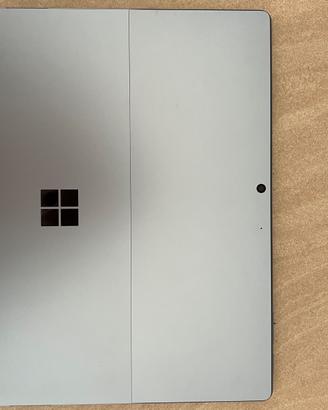 Microsoft Surface Pro 9 / 8GB RAM / Intel i5