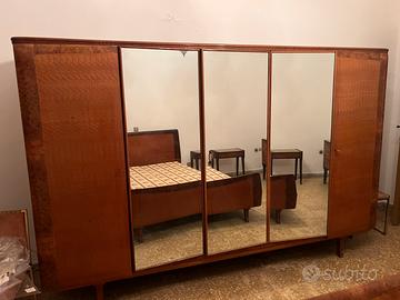 Armadio con specchio