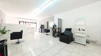 Locale via G.Deledda fronte strada