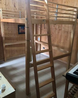 Letto a soppalco in legno massiccio